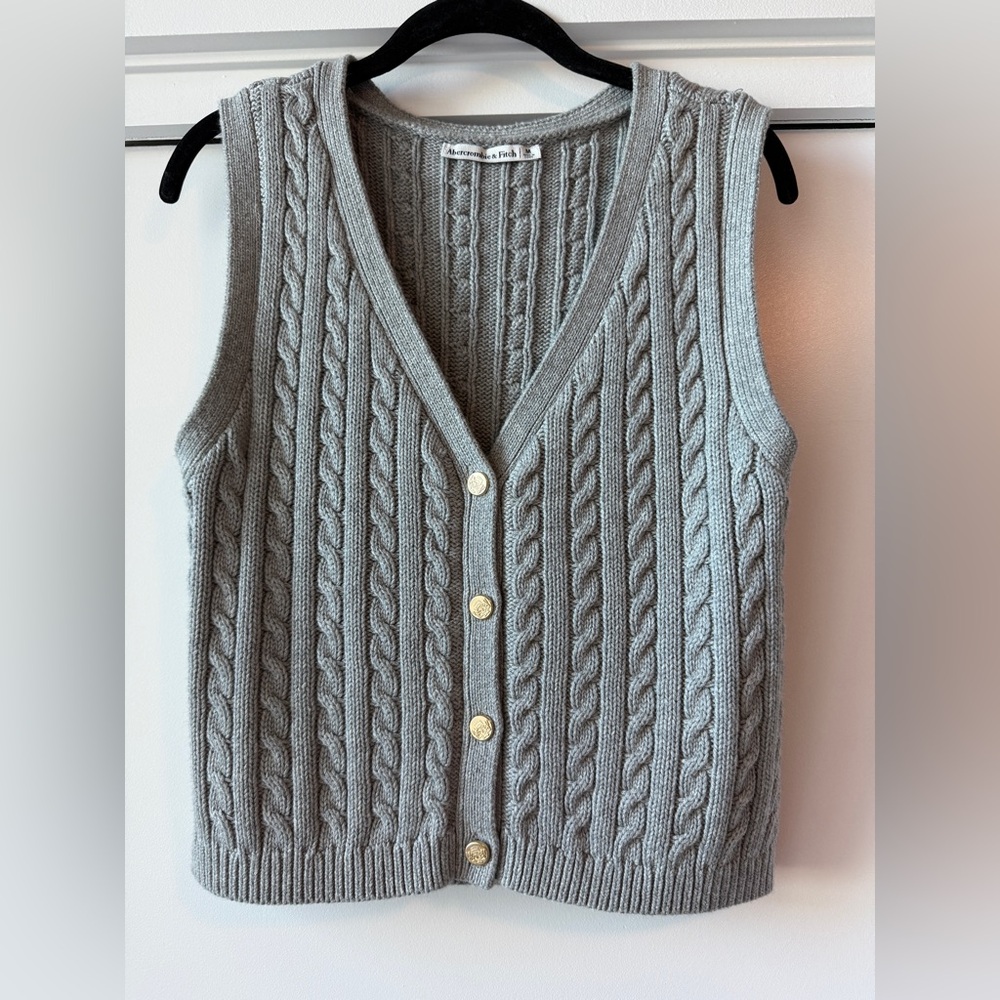 Abercrombie & Fitch Light Gray Cable Knit V-Neck Sweater Vest